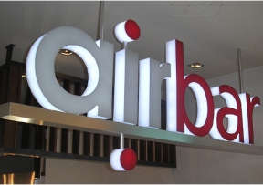 Thiết kế, thi công biển hiệu mica hút nổi giá rẻ, uy tín